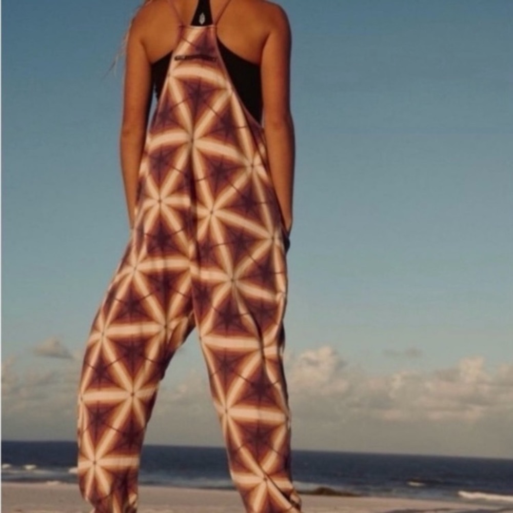 FREE PEOPLE Movement Printed Hot Shot Onesie in Desert Daze - Picture 3 of 8